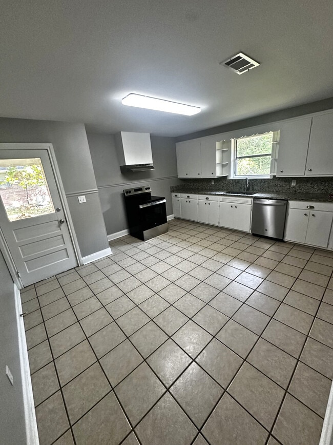 Photo - 300 Maple St