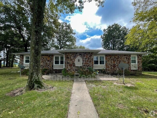 Building Photo - 1906 Bellerive Dr Rental