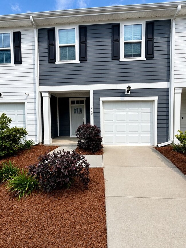 Building Photo - Beautiful 3 Bed / 2.5 Bath Townhome in Foxbank Plantation