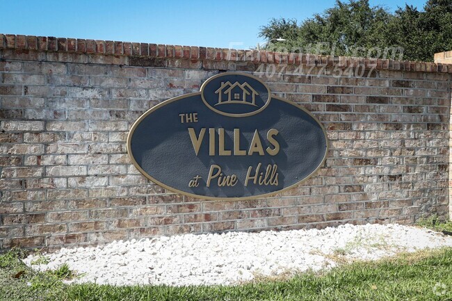 Building Photo - Villas at Pine Hills, a charming 2/2/1 com... Rental