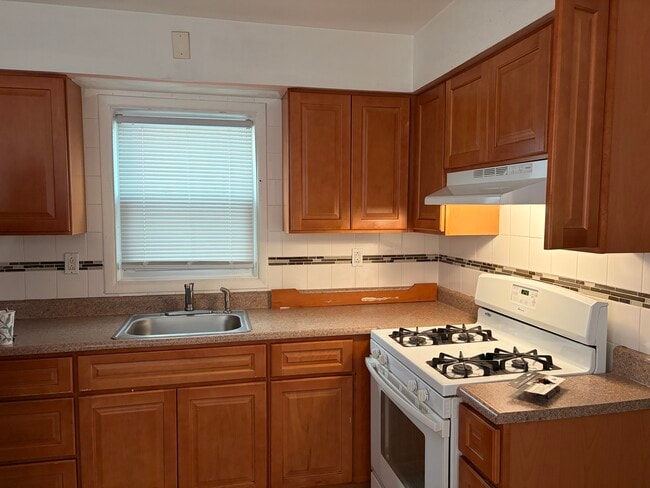 Building Photo - 31 W 51st St Unit 2