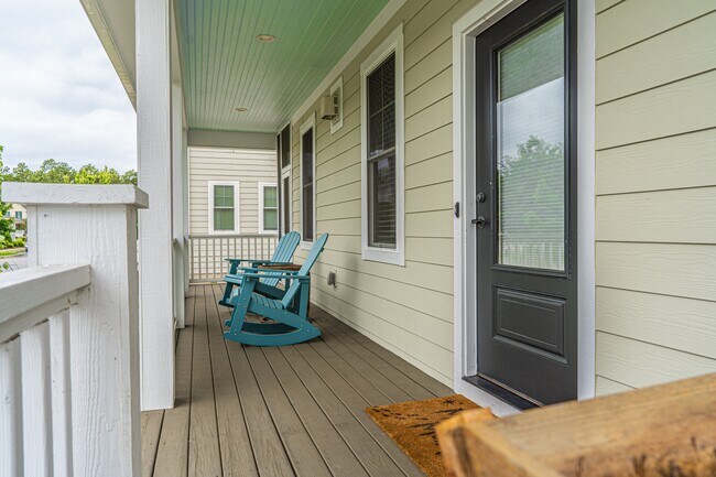 Photo - 420 Manning Square