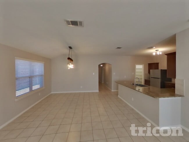 Photo - 2060 Brisbon St