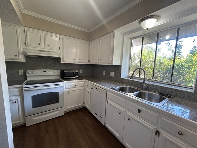 Photo - Spacious Town Home