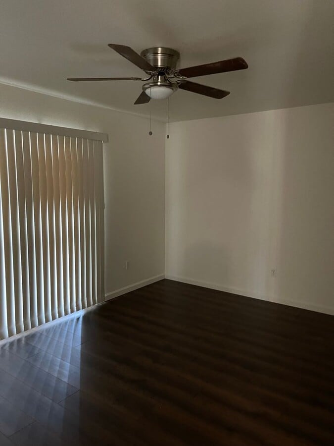 2Bedroom, 1Bathroom Corner 1st Floor Apa... House House Rental in