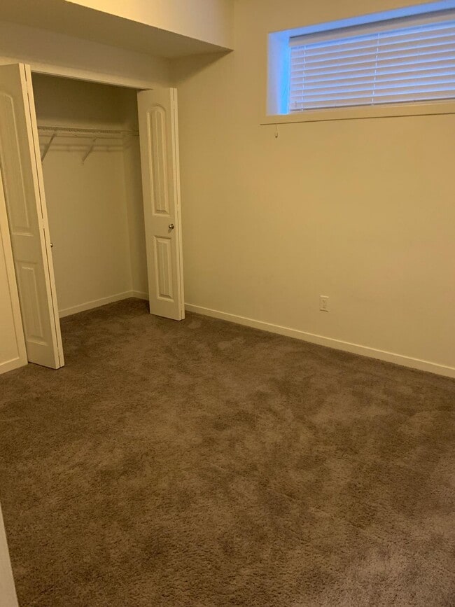Photo - 811 177 St SW