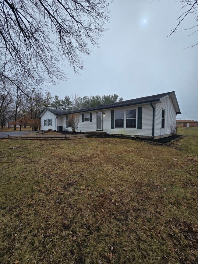 Photo - Southport Three Bedroom Home Near US 31 & Stop 12 Rd