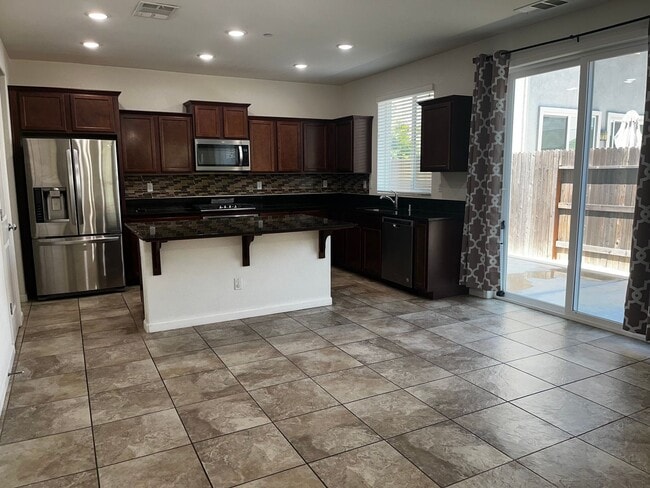 Photo - Excellent Witney Ranch 4 Bedroom, 3 Bathroom Home in Whitney Ranch for Rent.
