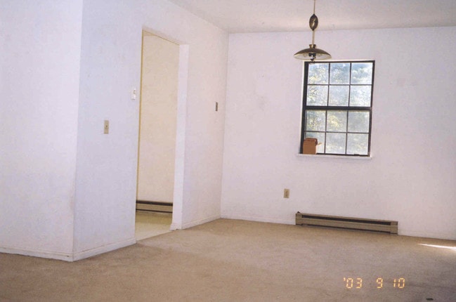 2 Bedroom Dining Room - Robin Hill Apartments