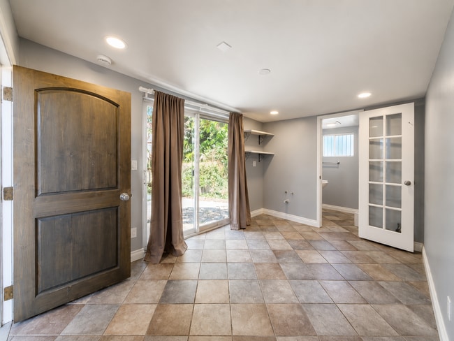 4727 Redland Dr