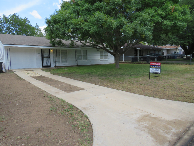 Photo - 419 Anton Dr House