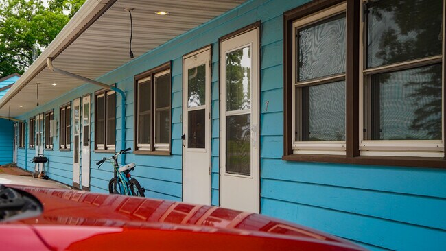 Photo - 605 30th Ave W