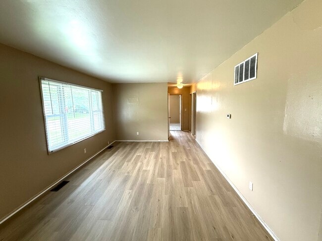 Photo - 401 Morris Dr