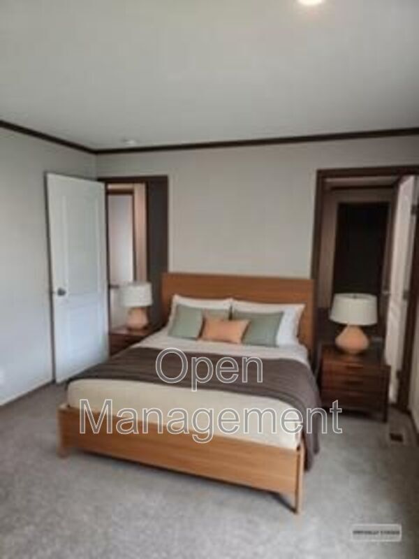 Photo - 511 E 1st St