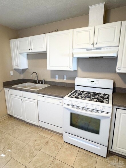 Photo - 1010 Hawthorn Dr