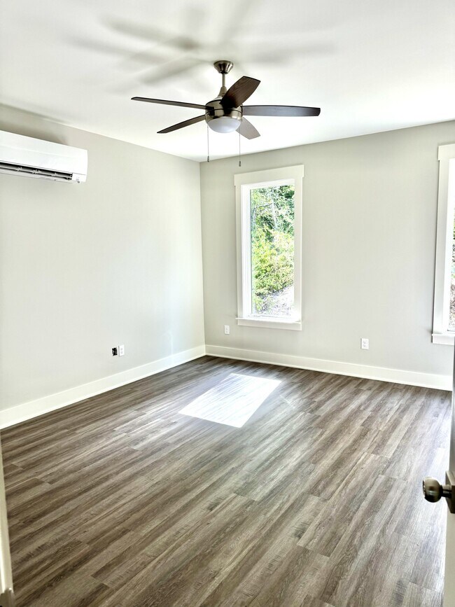 Photo - 400 Thompson St