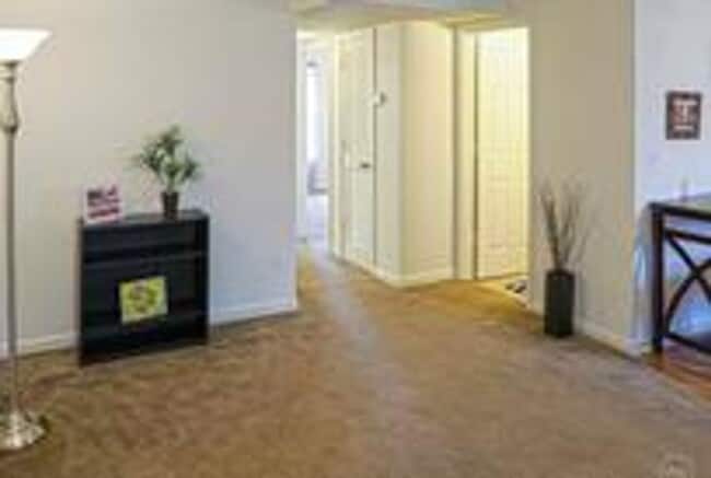 Photo - Bradford Pointe Apartments