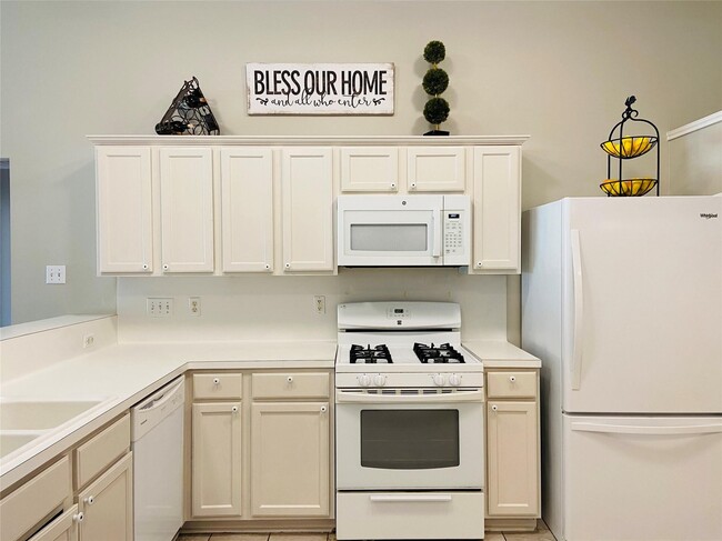 Building Photo - 1404 Helmsley Dr