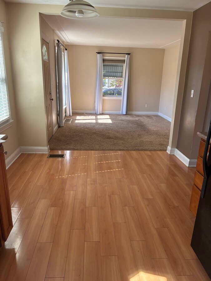 Photo - 1353 Northlawn St NE