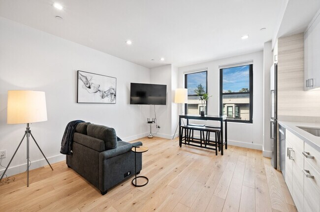 Building Photo - 245 14th St Rental