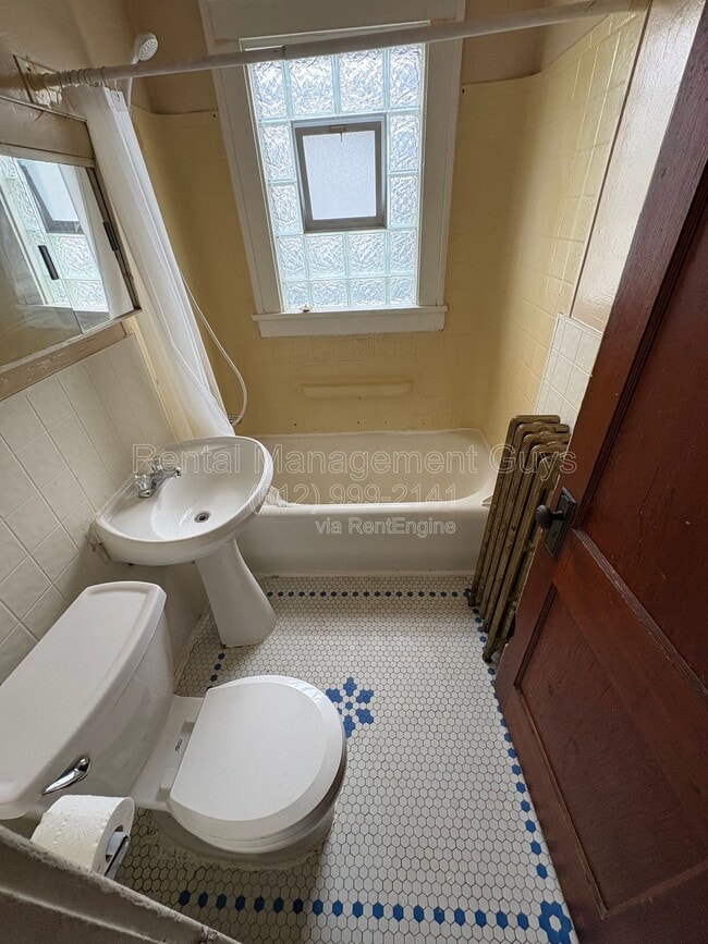 Photo - 3318 N Penn Ave Unidad 3