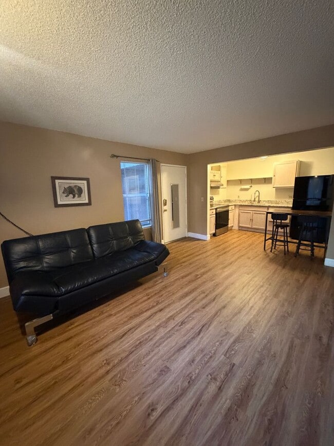 Building Photo - NEWLY RENOVATED & NAU ADJACENT: 1 BR CONDO - $1,600!
