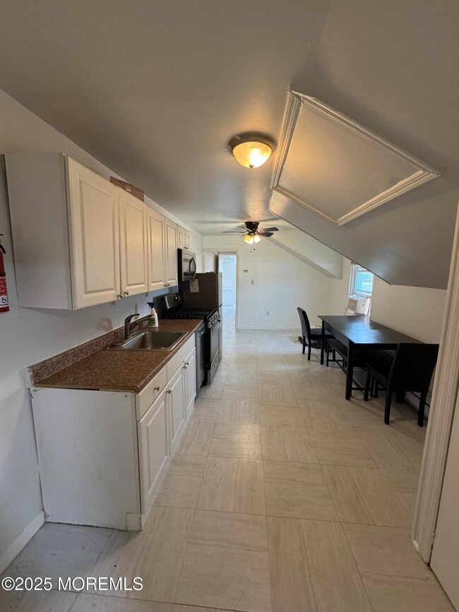 Photo - 172 Carr Ave Unidad D