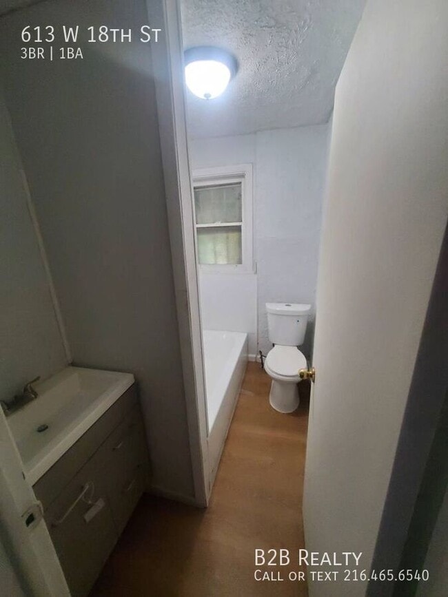 Photo - 613 W 18th St