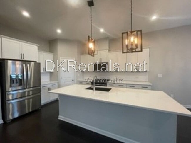 Photo - 944 Hewitt Dr SE
