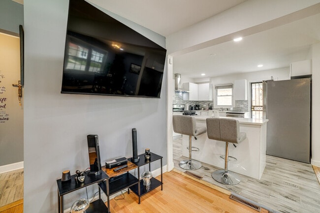 Photo - 737 E 157th Pl Unidad ID1306480P