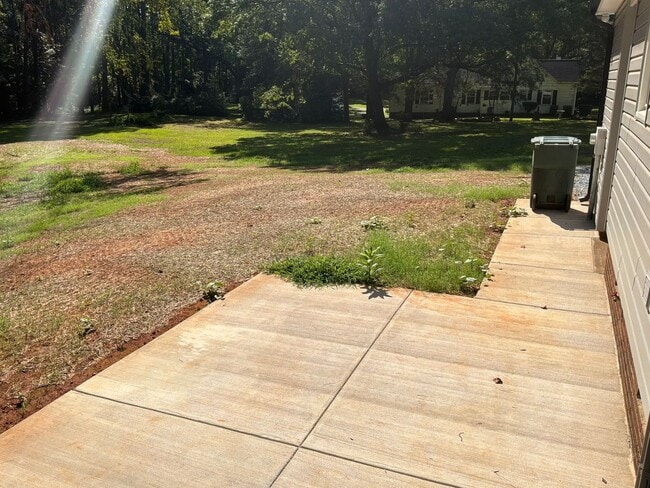 Building Photo - 1500 S New Hope Rd