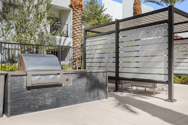 Building Photo - Empire