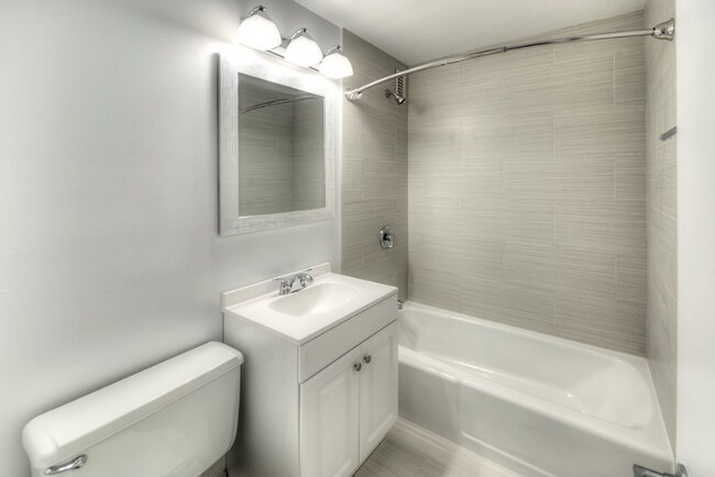 Photo - 1194 S Michigan Ave