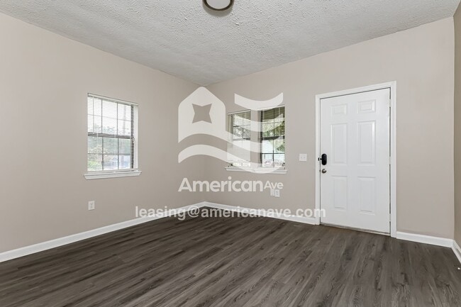 Photo - 335 Dewitt Ave