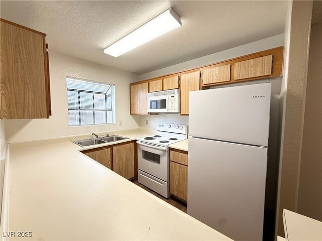 Building Photo - 2981 Juniper Hills Blvd Unit 204