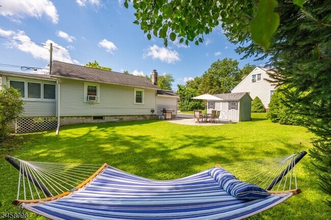 100 Ridgedale Ave