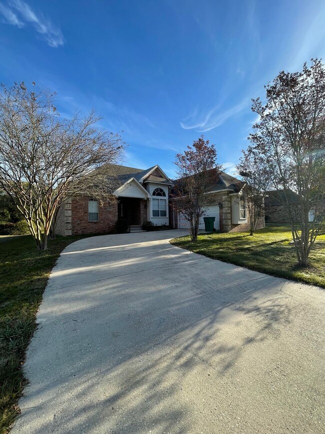 Photo - 3 BEDROOM HOUSE!