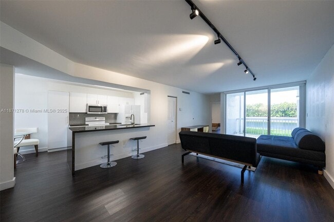 Building Photo - 9787 NW 49th Terrace Unit 427 Rental