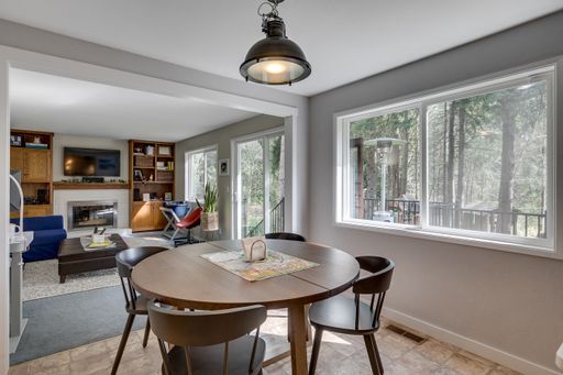 Photo - Charming Lynnwood/Bothell area Home For Rent with large 1/2 acre lot Available June!