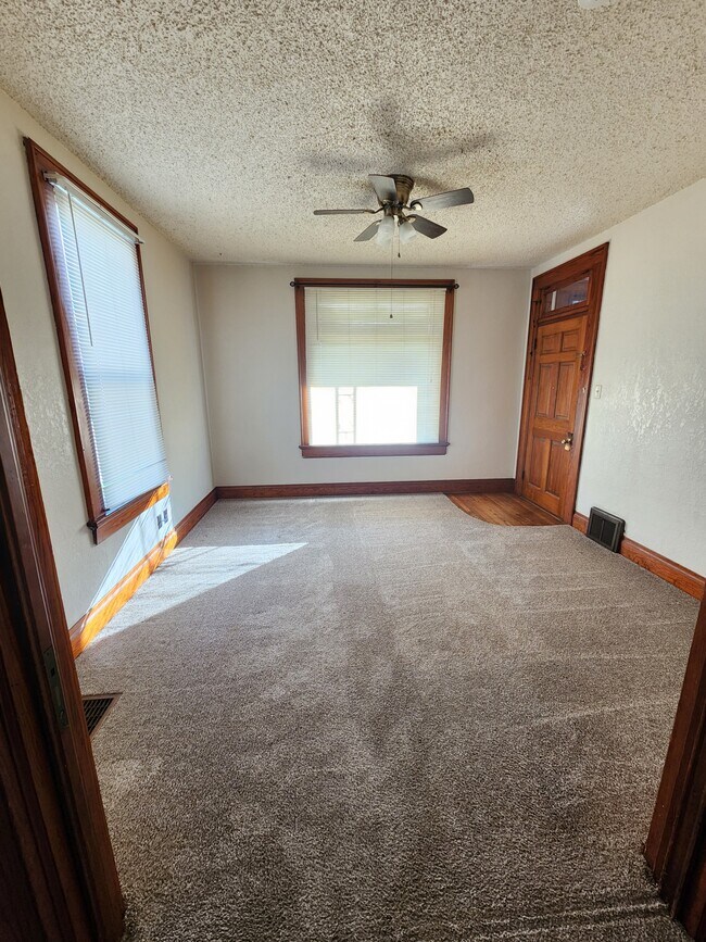 Bedroom 2: Perfect for Guest Room or Home Office - 2548 Jackson St Unit 1