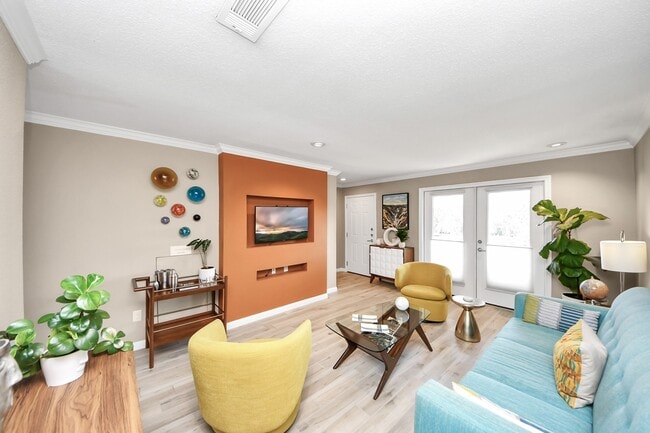 Building Photo - 1860 White Oak Dr Unit 373