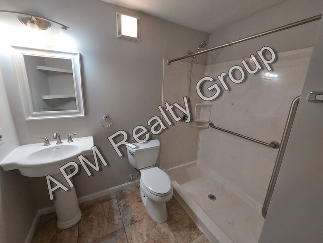 Photo - One bedroom in quiet Rosewood