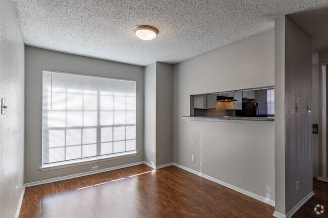 3BR, 2BA - 1,174 SF