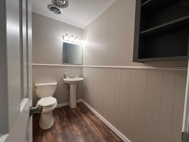 Photo - 704 W Rebecca Ave