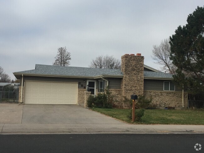 Building Photo - Beautiful 3 Bedroom, 2 Bath Ranch in West ... Rental