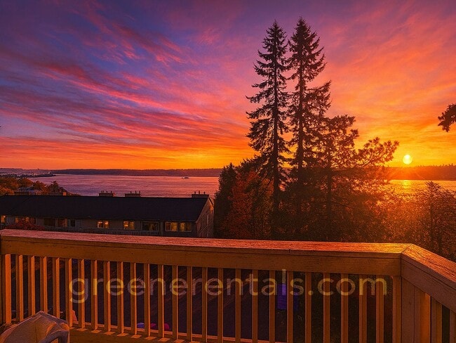 Building Photo - 2BR/1.5BA 3rd Floor Condo Overlooking Sinclair Inlet