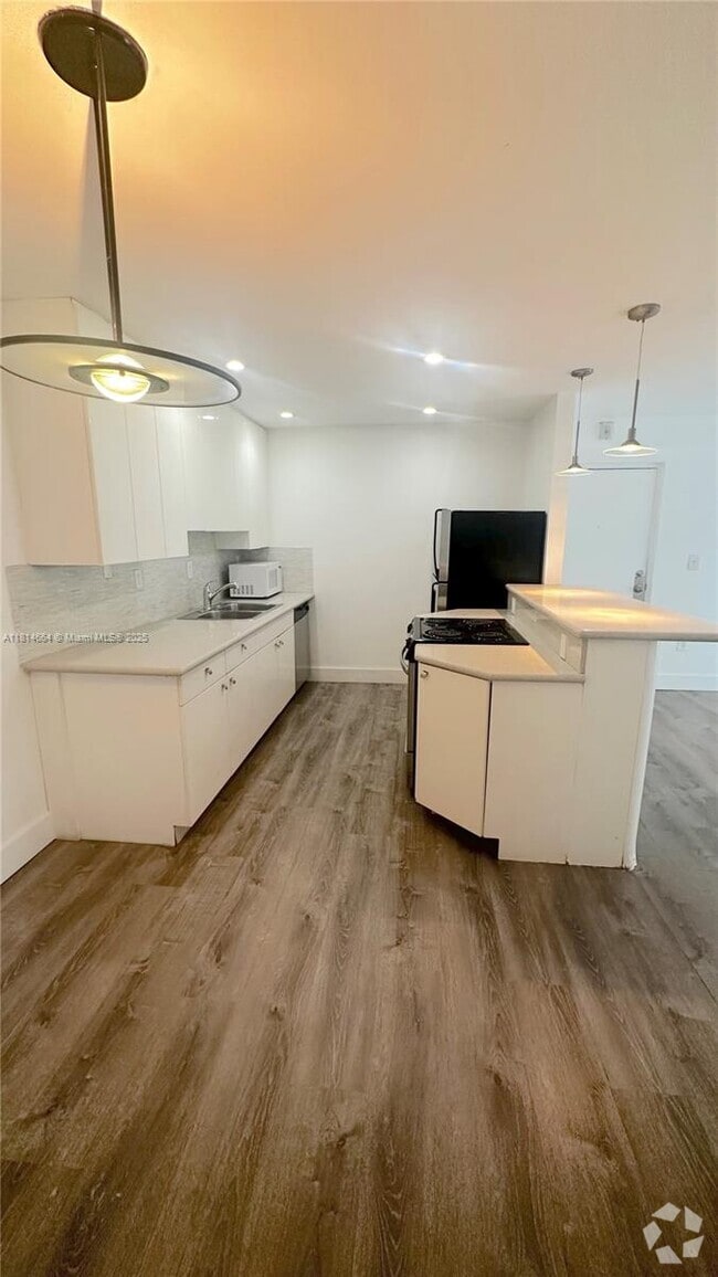 Building Photo - 10836 N Kendall Dr Unit V10 Rental