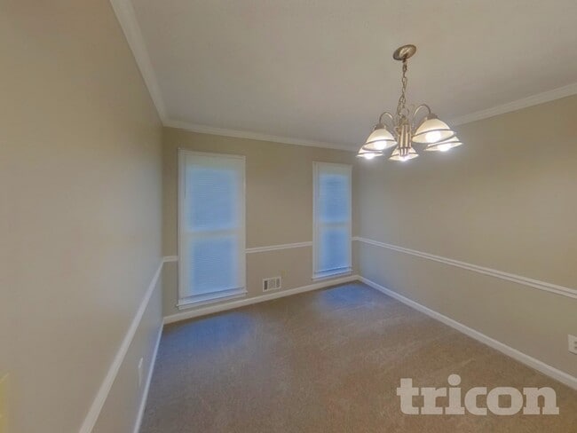 Photo - 215 Comstock Ct