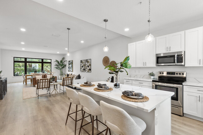 Building Photo - Highland at Park Lake Rental