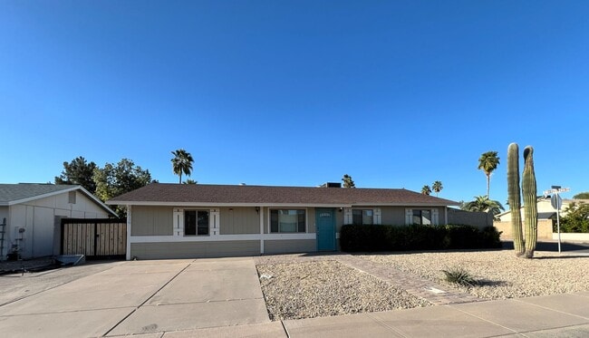Building Photo - REMODELED 3 BEDROOM PLUS BONUS ROOM/BEDROOM. GREAT BACKYARD